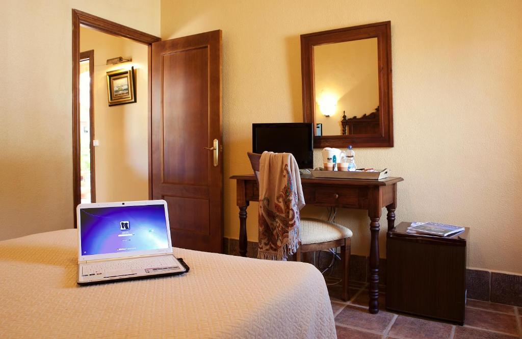 Hospederia Santiago Hotel Chiclana de la Frontera Room photo